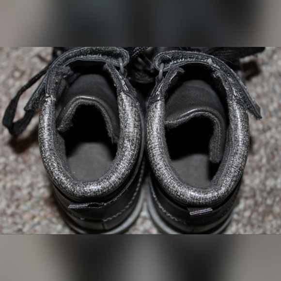 C- Carters toddler shoes, size 7 - Picture 4 of 6